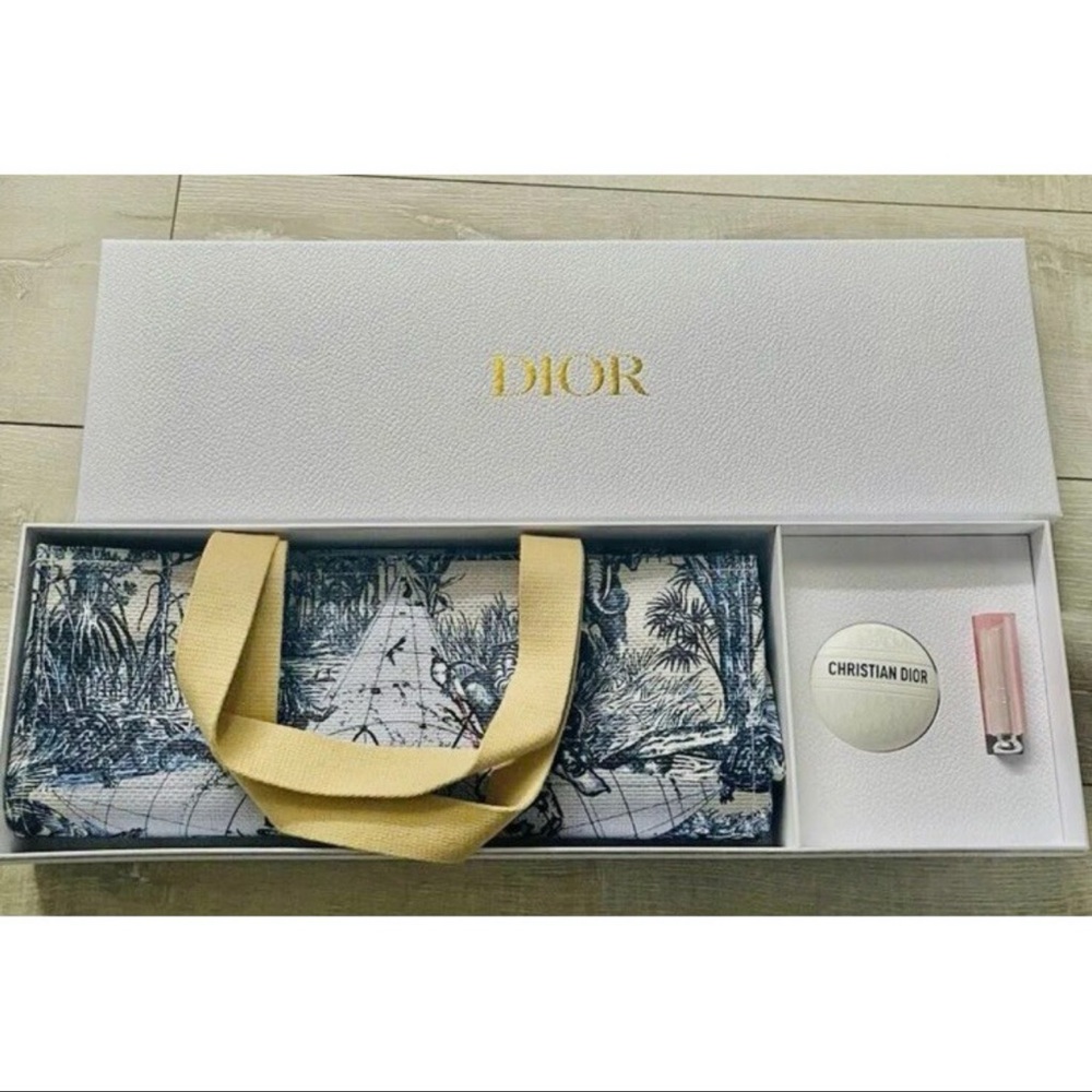 Dior Platinum VIP Gift Set - Picture 2 of 7